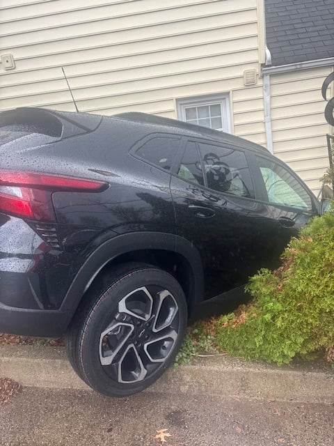 Vehículo en zona residencial de Annandale VA listo para servicio de grúa por accidente